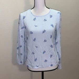 Divided H&M blue floral striped button back long sleeve blouse
